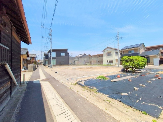 リーブルガーデン碧南市住吉町2期　全2棟　新築戸建の前面道路含む現地写真