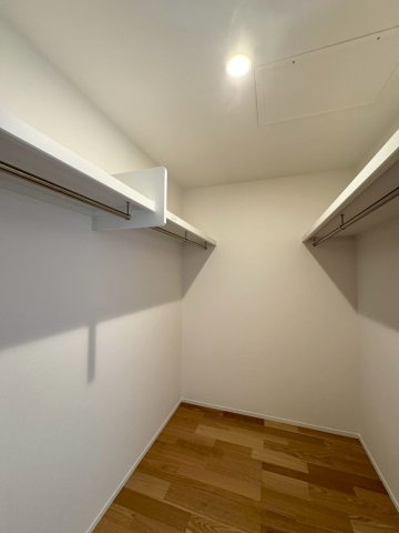 SUN COURTーサンコート－小倉南区中貫2丁目【小倉南区　新築戸建て】の収納|WICは両サイドにたくさんお洋服がかけられます♪【小倉南区　新築戸建て】