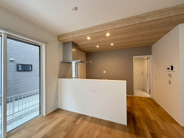 SUN COURTーサンコート－小倉南区中貫2丁目【小倉南区　新築戸建て】のキッチン|下がり天井がお洒落なキッチン♪　【小倉南区　新築戸建て】