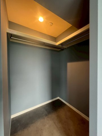 はまなすコーポの収納|シーズン外のお洋服なども収納可能なウォークインクローゼット完備！