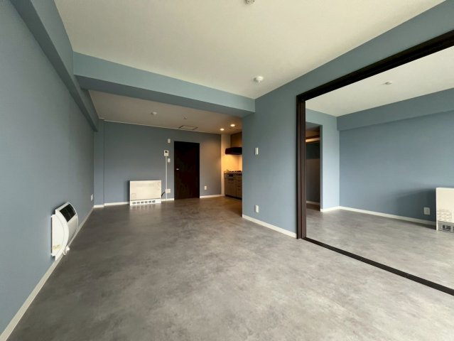 はまなすコーポの居間・リビング|リビング別角度！キッチン都市ガス♪、給湯は電気温水器です！