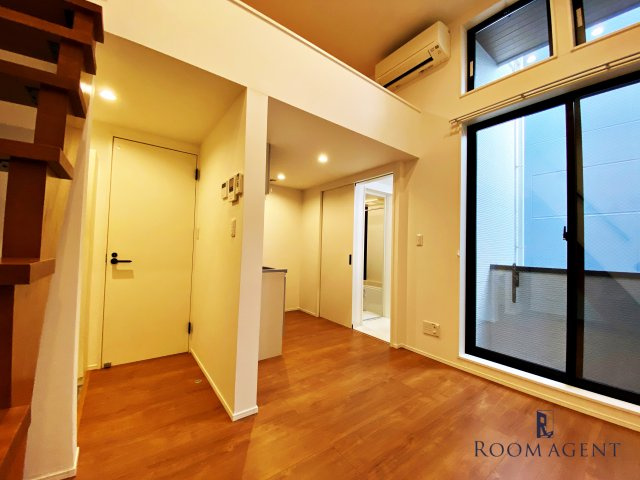 コスモハイツ高畑の居間・リビング