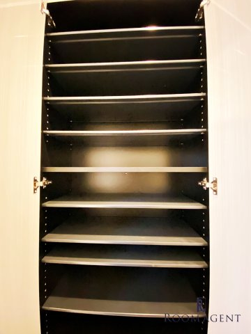 スヴニール伝馬の玄関