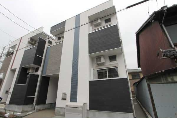 ソレイユ 中村日赤の外観