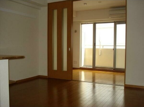 ハイリスベーネ池下の居間・リビング