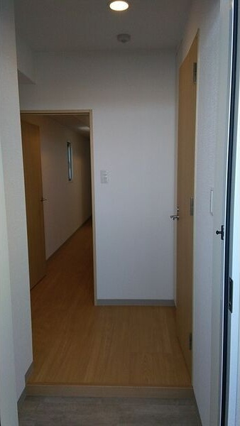 リナージュ佐古前の玄関