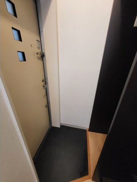 リンデンバウムJ6 B棟の玄関