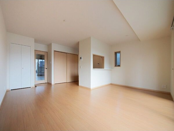 レジデンス桜山の居間・リビング