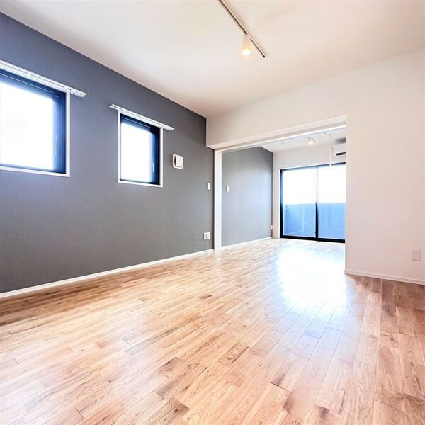 COZY豊岡通の居間・リビング