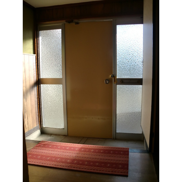 粟野イーストの玄関