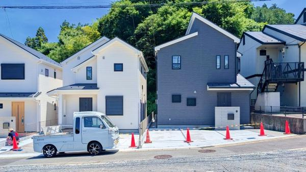 横浜市旭区南本宿町の新築一戸建の外観|堂々と完成しました！いつでもご案内可能です！
お車でご自宅まで送迎承ります。