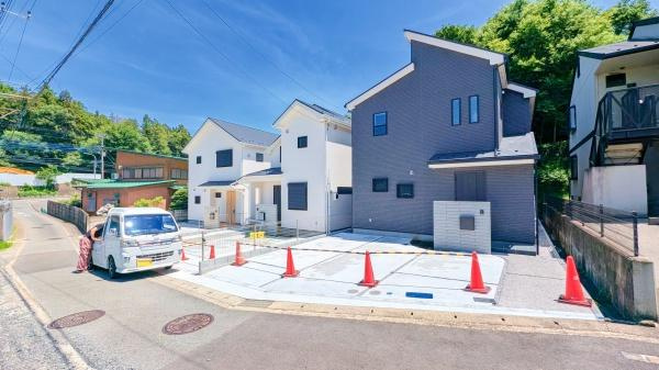 横浜市旭区南本宿町の新築一戸建の前面道路含む現地写真|周辺環境も合わせてご案内させて頂きます！
お気軽にお問い合わせ下さい！