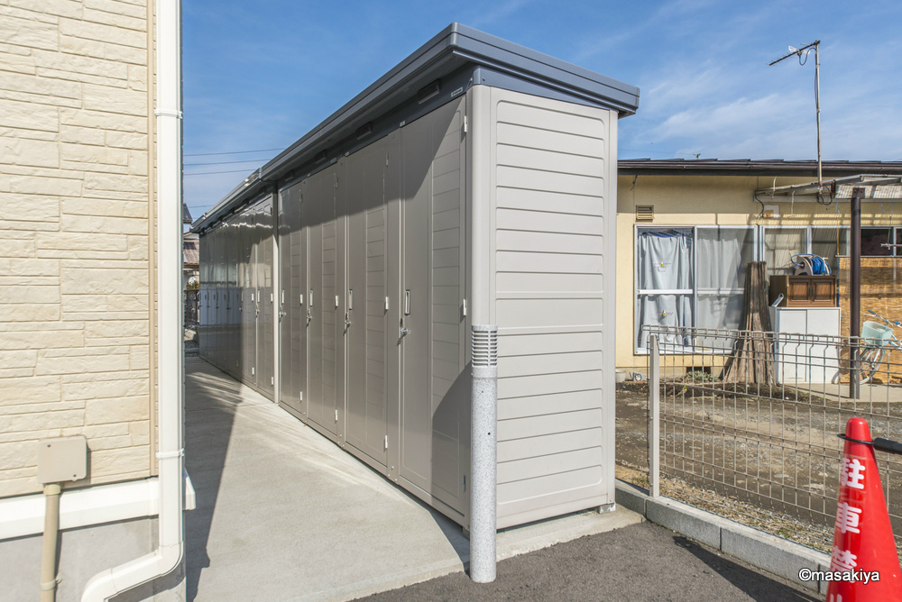 豊田弐番館のその他共用部分|外部物置付きです。