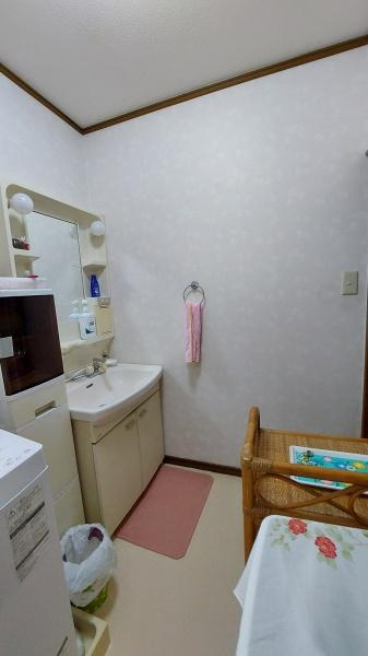 和歌山市下三毛　中古戸建の独立洗面台