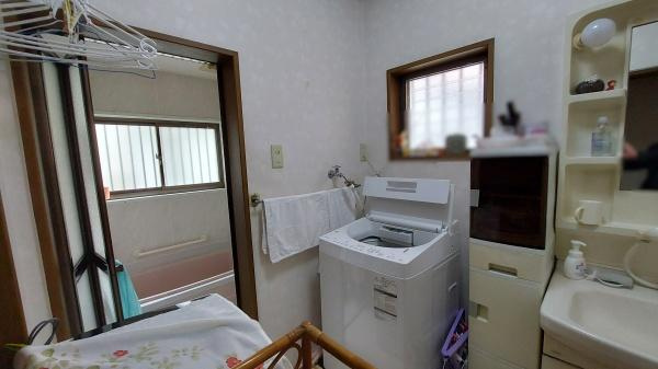 和歌山市下三毛　中古戸建の独立洗面台