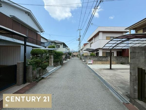 和歌山市有本　中古戸建の前面道路含む現地写真