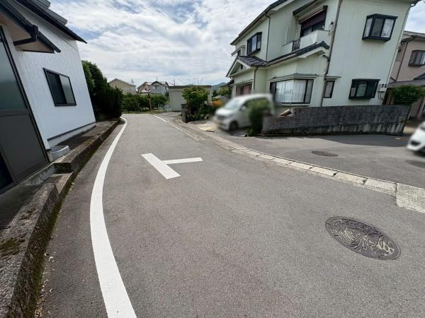 貴志川町前田　中古戸建の前面道路含む現地写真