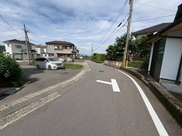 貴志川町前田　中古戸建の前面道路含む現地写真