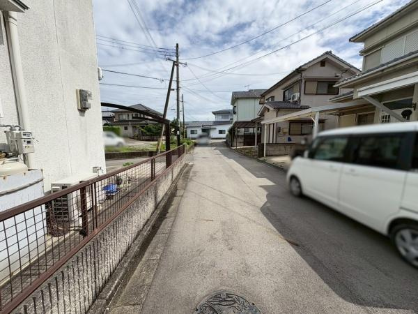 貴志川町前田　中古戸建の前面道路含む現地写真