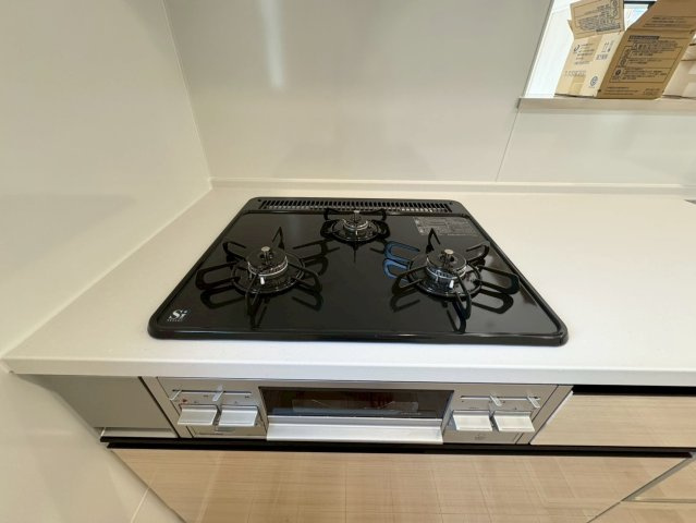  For.M Iーフォルムー小倉南区上貫2丁目4期　【小倉南区　新築戸建て】のキッチン|3口ガスコンロのシステムキッチン♪【小倉南区　新築戸建て】