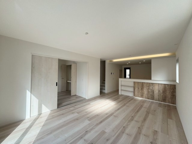  For.M Iーフォルムー小倉南区上貫2丁目4期　【小倉南区　新築戸建て】の居間・リビング|木目のフローリングがお洒落なリビングダイニング♪　【小倉南区　新築戸建て】