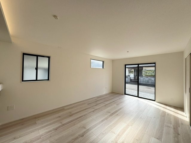  For.M Iーフォルムー小倉南区上貫2丁目4期　【小倉南区　新築戸建て】の居間・リビング|明るく開放的なリビングダイニング。　【小倉南区　新築戸建て】