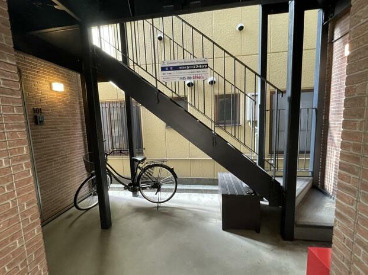 【ロビー】 | アリエッタ南蒲田 | レンガがお洒落です。