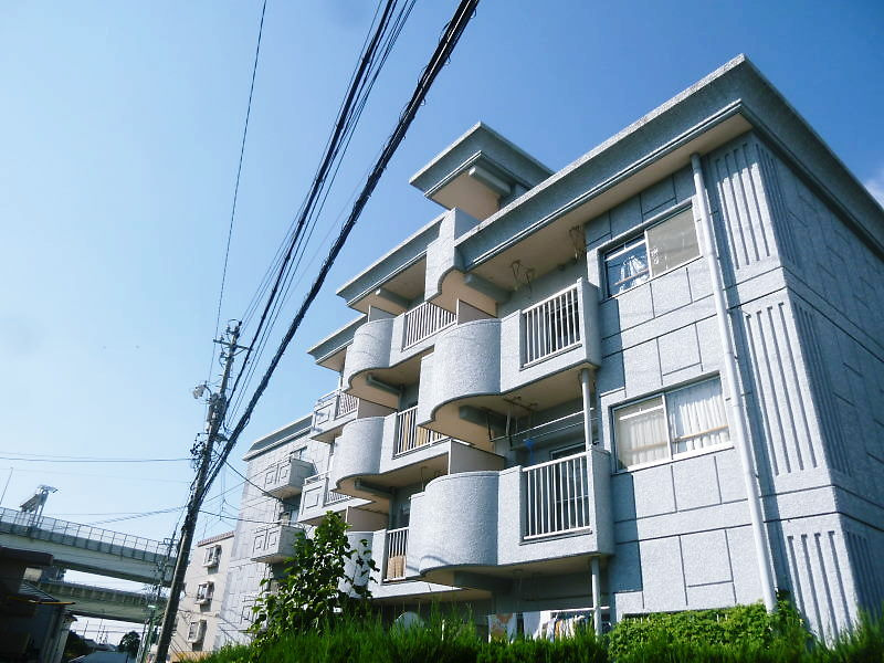 ラフォーレ末広の外観