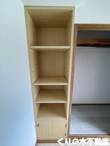 【その他】 | センチュリーハイツ | 収納棚があります