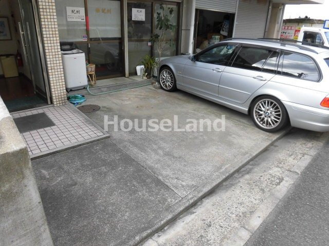 橋向丸岩コーポの駐車場