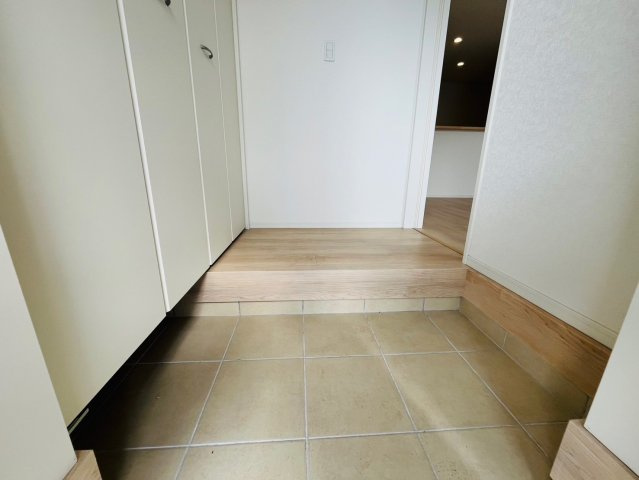 ♥♥うるま市石川第７-１号棟（全4棟）の玄関|１号棟お気軽にお問い合わせください♪