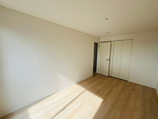 クレイドルガーデンうるま市石川第７-１号棟（全4棟）の洋室|１号棟お気軽にお問い合わせください♪