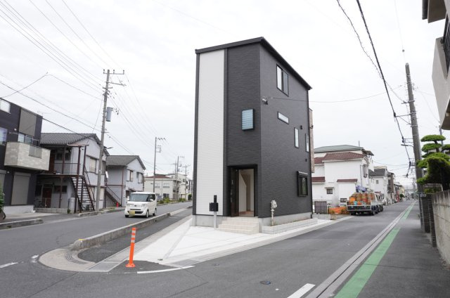 草加市八幡町 分譲住宅の外観