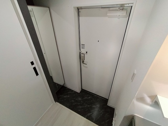 神戸市須磨区妙法寺字道正川のアパートの玄関|シューズボックス付き