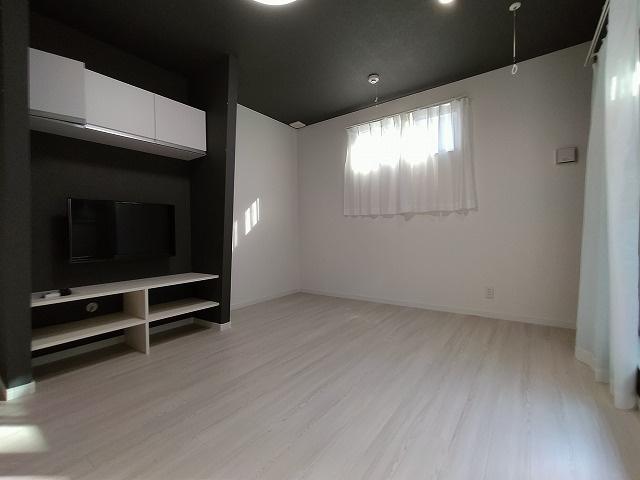 神戸市須磨区妙法寺字道正川のアパートの居間・リビング|リビング