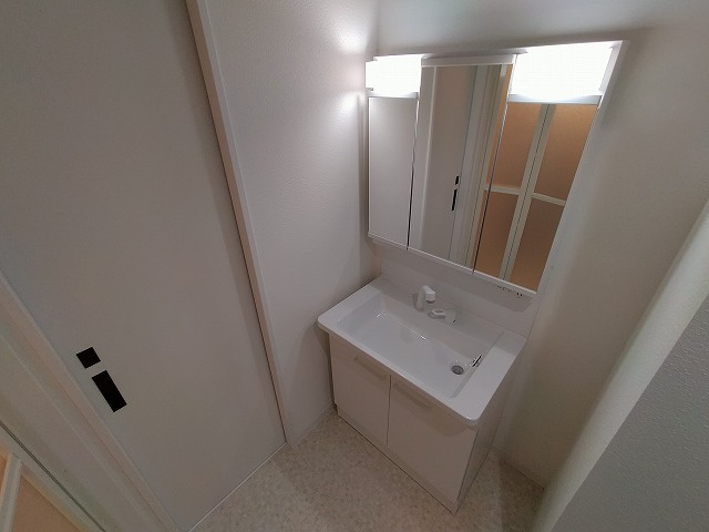 神戸市須磨区妙法寺字道正川のアパートの洗面所