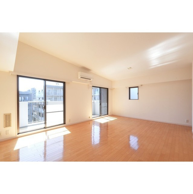 PATH宮前平の居間・リビング|同物件、別部屋の参考写真です。