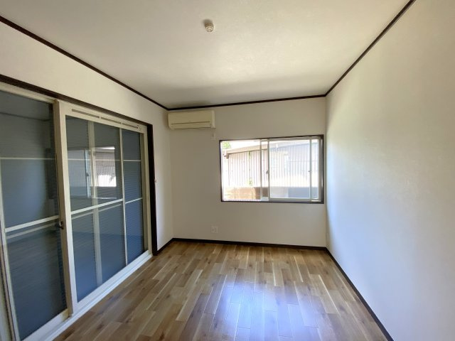 速水アパートの洋室