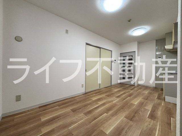 フローラルハイツ大興の内装|明るい色調の室内です
