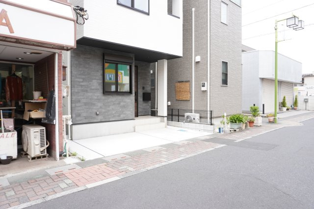 越谷市蒲生旭町 新築分譲住宅の駐車場