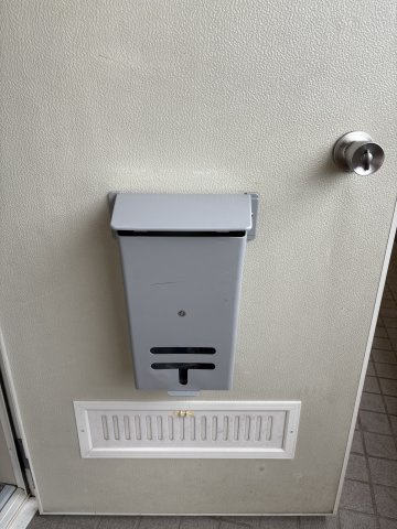 ファームハウスⅡの玄関|玄関ドアポスト
