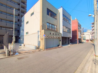 【前面道路含む現地写真】