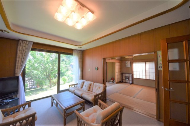 【居間・リビング】 | 熱海市緑ガ丘町　戸建