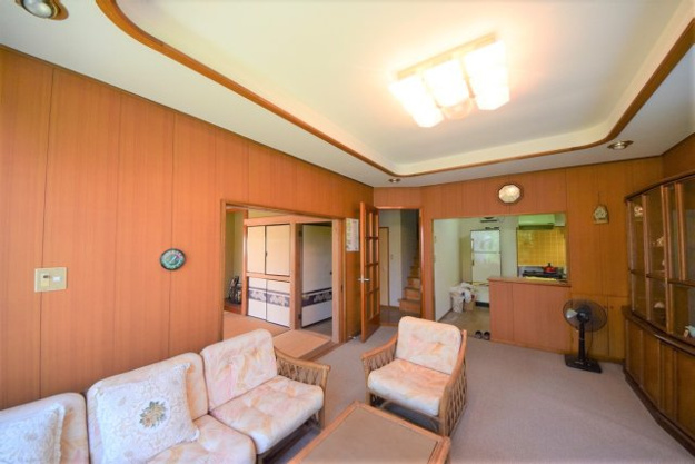 【居間・リビング】 | 熱海市緑ガ丘町　戸建