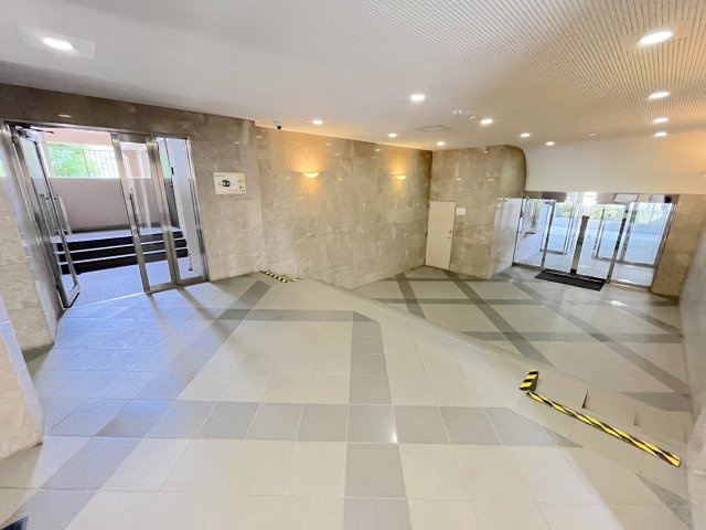 エバーライフ東平尾公園IIのエントランス