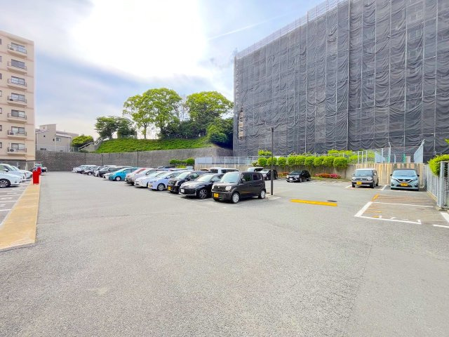 エバーライフ東平尾公園IIの駐車場