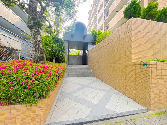 エバーライフ東平尾公園IIのエントランス