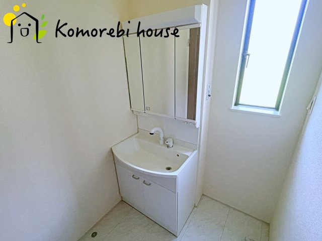 伊奈町小室1250番　新築一戸建て　ハートフルタウン　Aの独立洗面台
