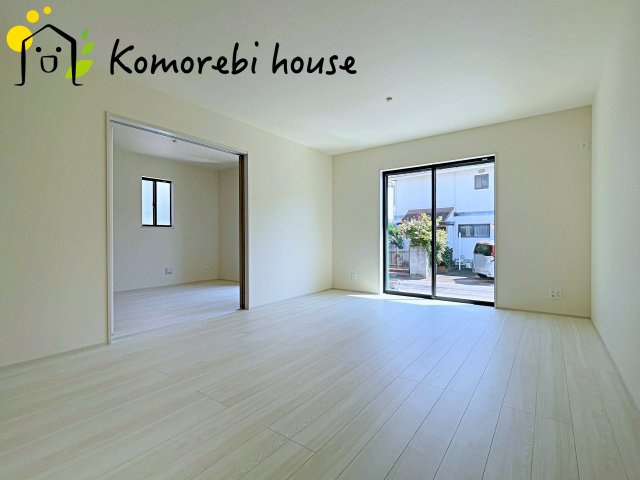 伊奈町小室1250番　新築一戸建て　ハートフルタウン　Aの居間・リビング|8/9　撮影済み