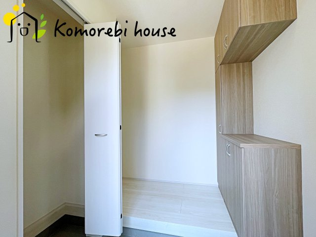 伊奈町小室1250番　新築一戸建て　ハートフルタウン　Aの玄関